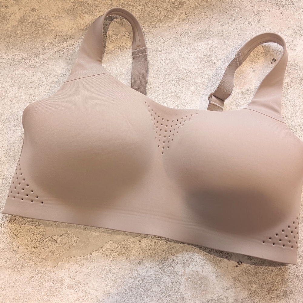 VS Sport Victoria's Secret Featherweight MAX Seamless Nude Sports Bra 36C